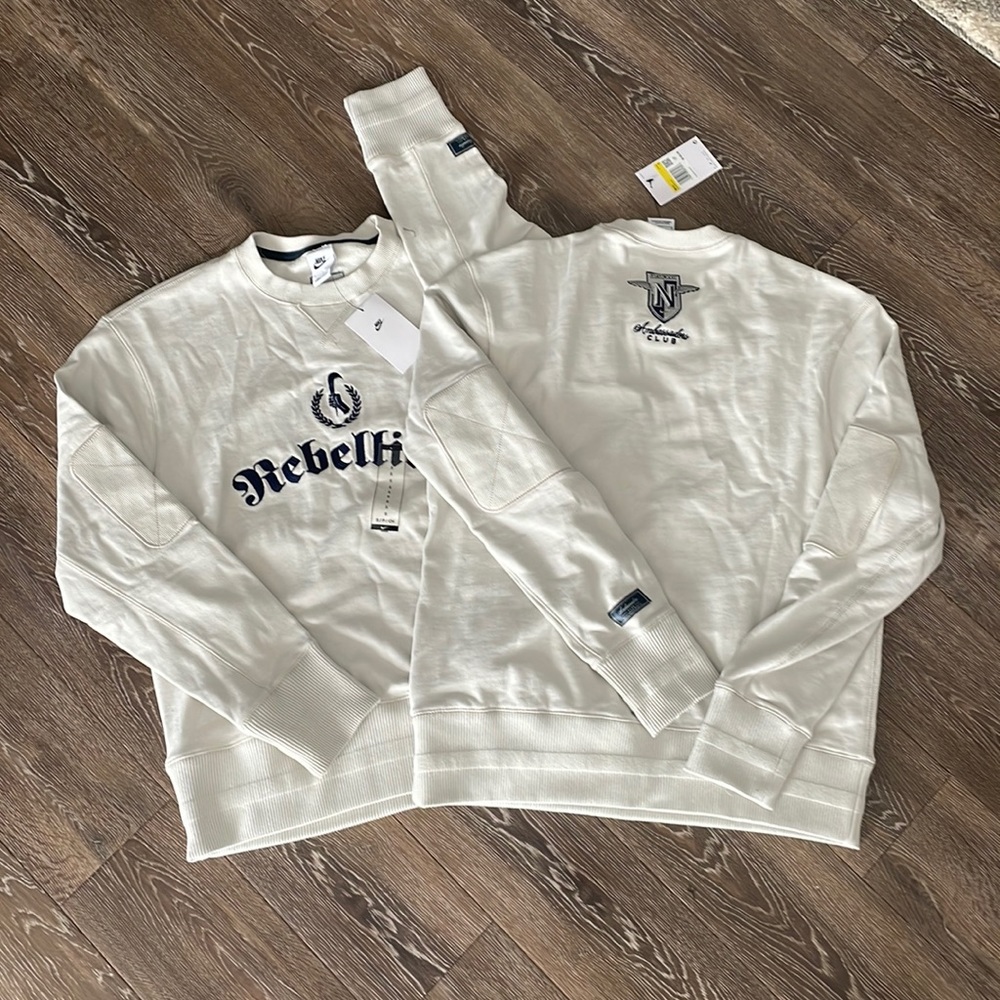 REBELLION NIKE CREW